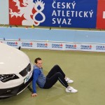 Francouzský tyčkař R. Lavillenie před závodem.