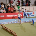 R. Lavillenie a diváci čekají na přeměřní výkonu.