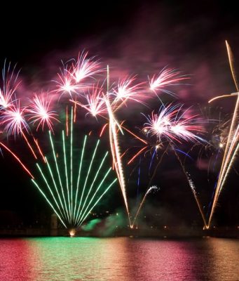 Lampiónový průvod s ohňostrojem