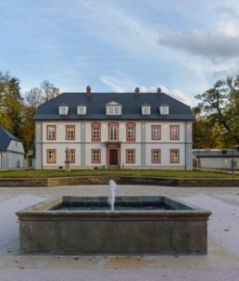 Papírna Hamr na Jezeře a zámecký areál Navarov jsou Památkou roku 2017