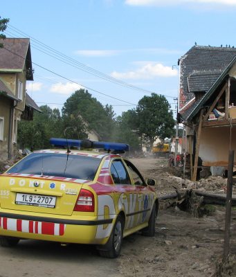 Kraj se chystá koupit do sanitek defibrilátory monitory